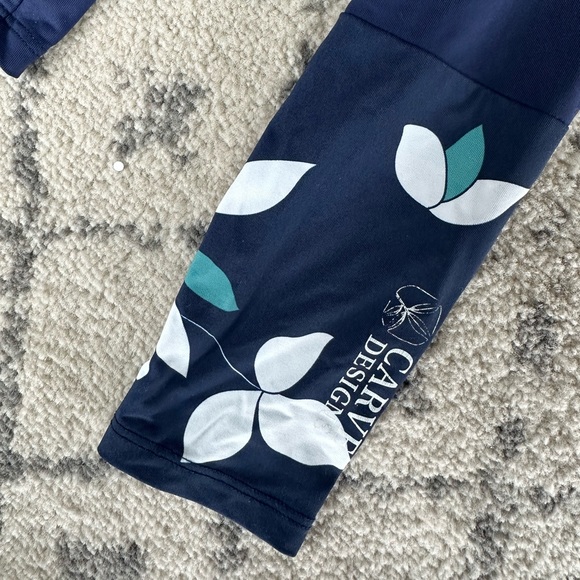 Carve Designs rash guard in XS - Picture 5 of 5